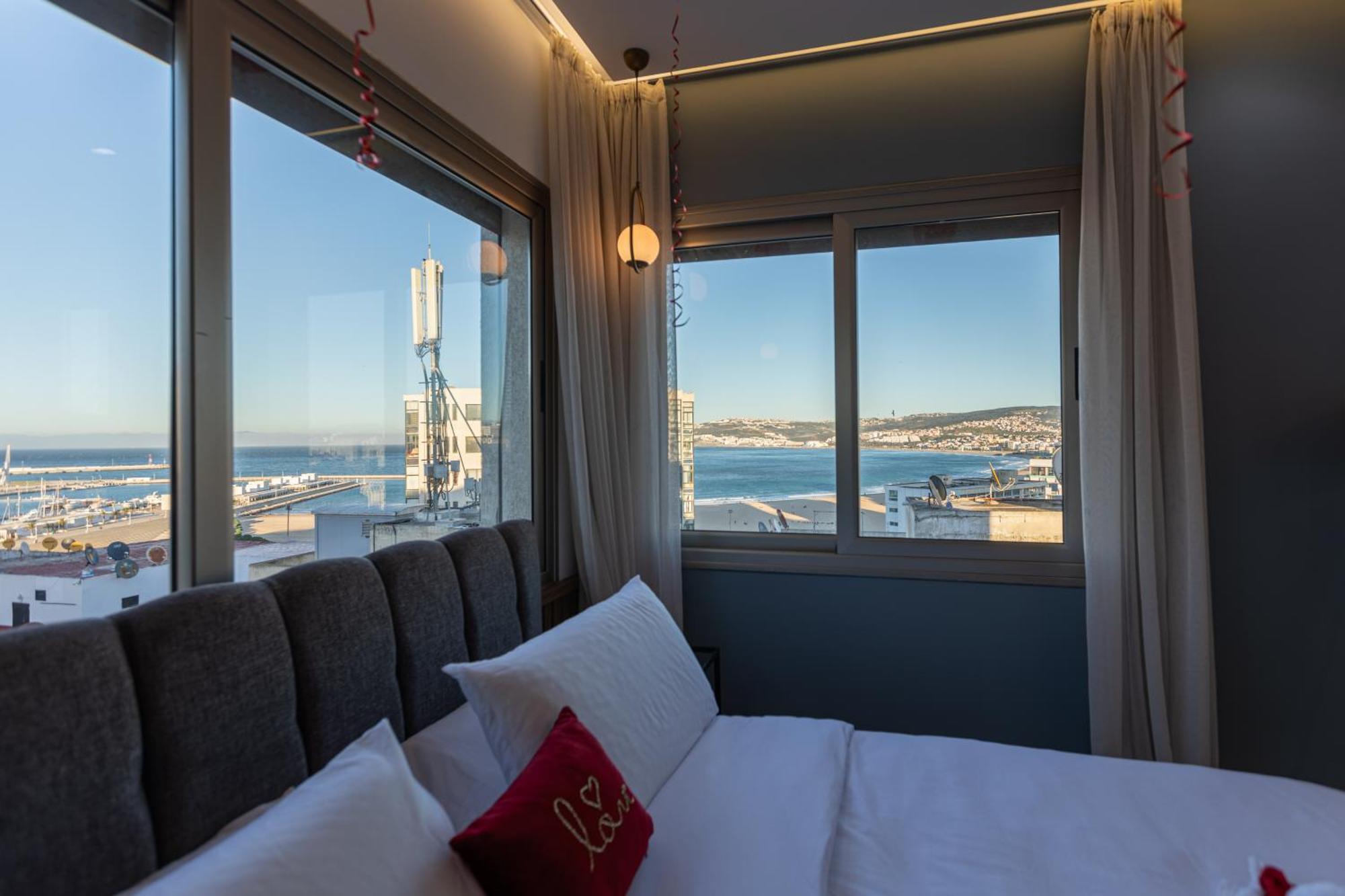 Marina View Residence Luxurious Studio Retreat With Stunning Ocean Views 1 Double Bedroom, 1 Convertible Couch Tangier Exterior photo